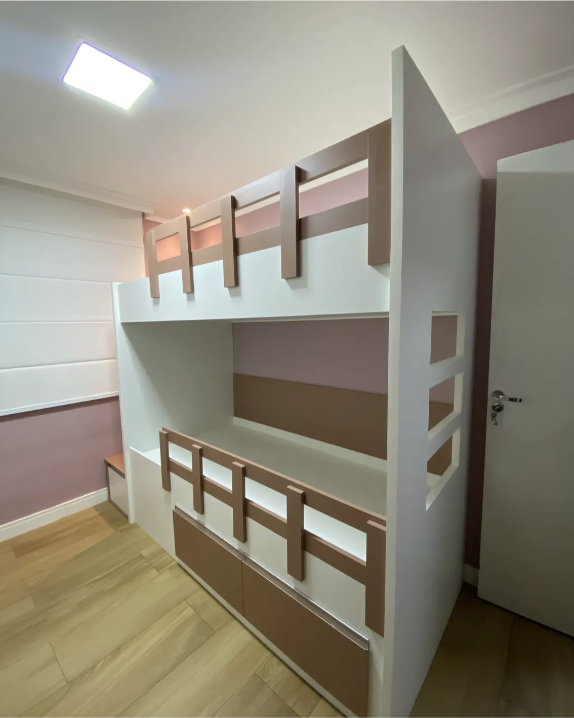 Closet planejado com organização inteligente
